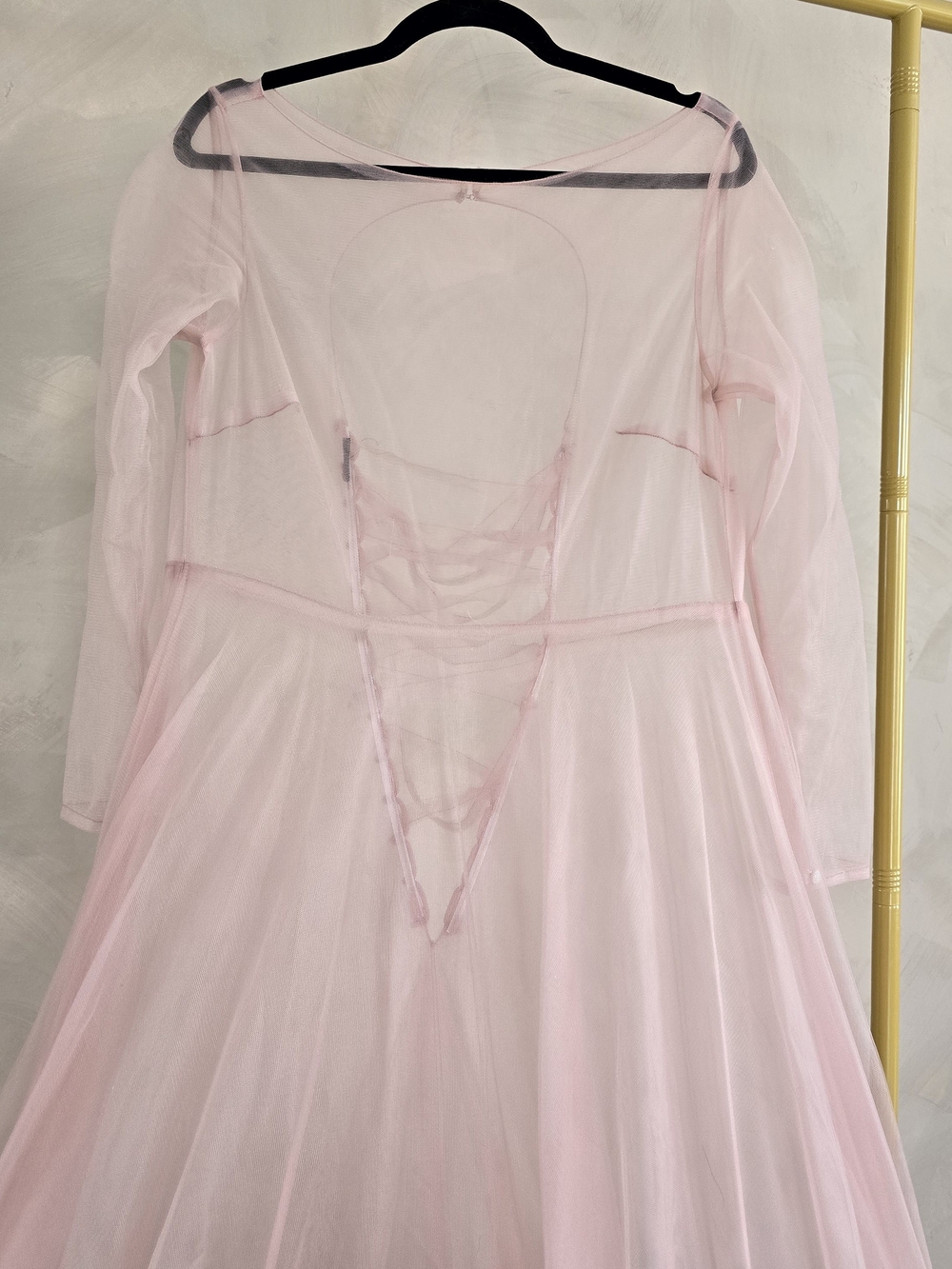 Elegant Pink Tulle Gown with Ruffled Hem-old Hollywoo Glam - Picture 3 of 11